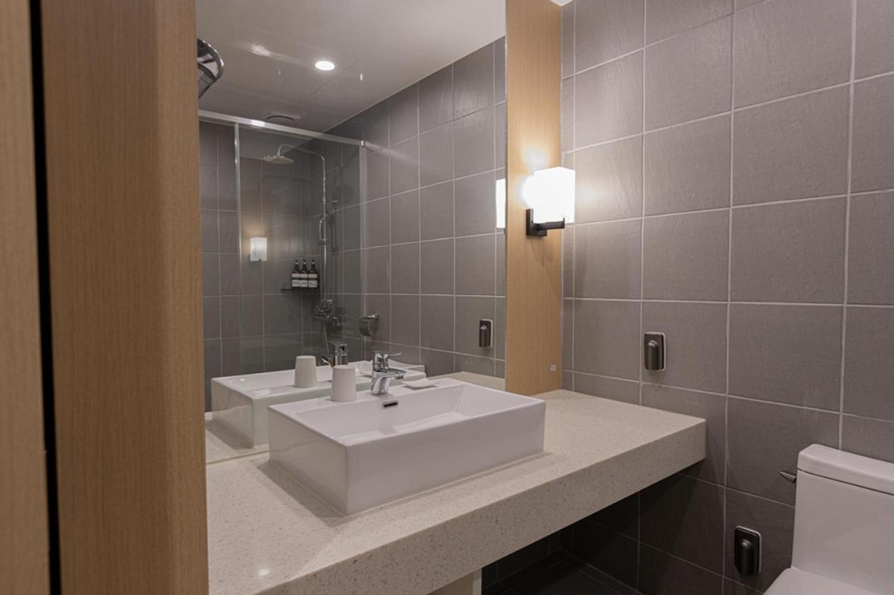 Hotel Zinc Согвипхо Экстерьер фото