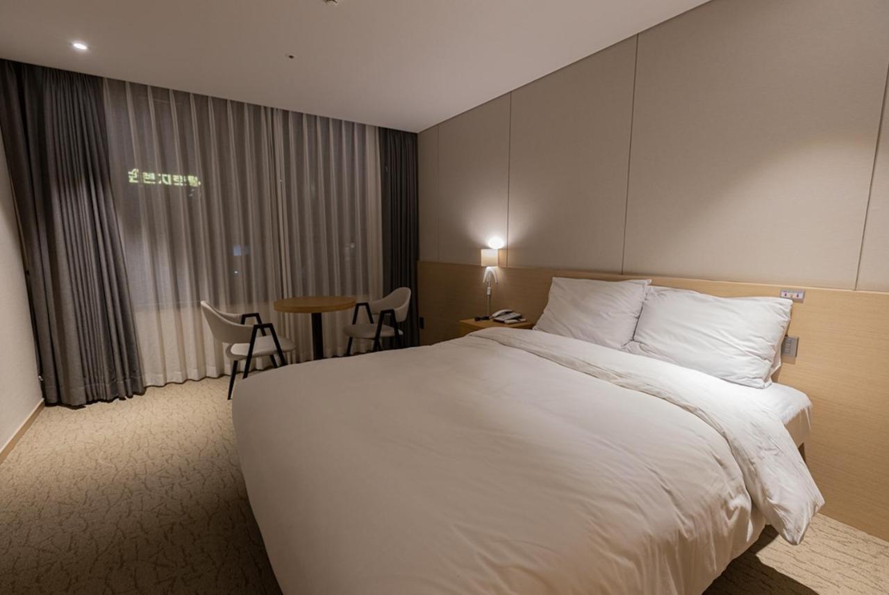 Hotel Zinc Согвипхо Экстерьер фото
